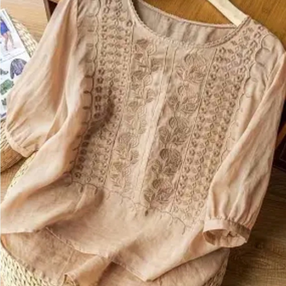 🌿Women's Beige Embroidered Top